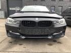 BMW 3er F30 F31 Sportline Sport Stoßfänger vorn Nebel SRA 668 schwarz Schaden
