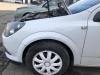 Opel Astra H GTC Kotflügel vorn links Fahrerseite 10U Casablancaweiß