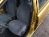 Toyota Yaris P1 5-Türig orig Fahrersitz vorn links Stoff hellgrau Airbag Bj 2000